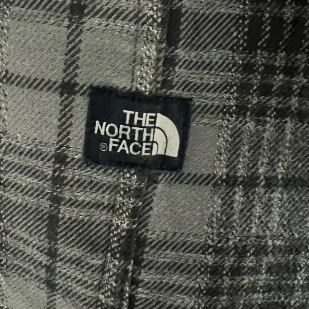 THE NORTH FACE MENS GRAY PLAID SHIRT JACKET SIZE SMALL